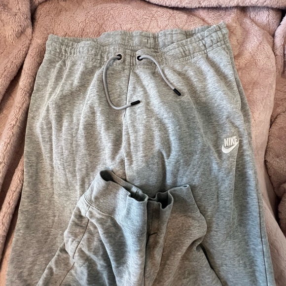 Grey Nike sweatpants size medium - Picture 2 of 2